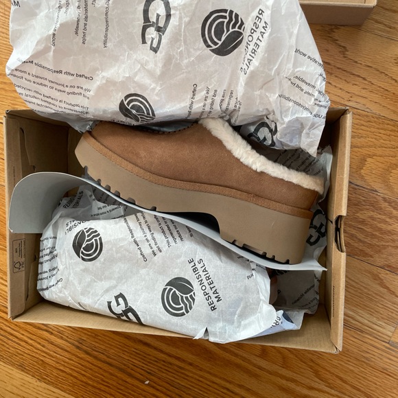 UGG® New Heights Cozy Clogs - Picture 7 of 8